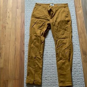 Men’s khaki pants